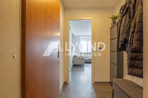 Kernsanierte Dachgeschosswohnung mit Südostbalkon, Aufzug und Stellplatz in Untertürkheim – 70327 Stuttgart – Vorschaubild 2