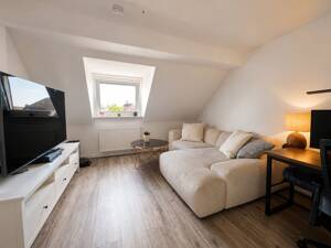 Der perfekte Start ins Eigenheim - Charmante Dachgeschosswohnung zum Wohlfühlen – 46045 Oberhausen – Vorschaubild 2