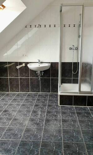 Charmante 2-Raum-Maisonette-Wohnung: stilvoll, hell und ideal für modernes Wohnen. – 2742 Neusalza-Spremberg – Vorschaubild 8