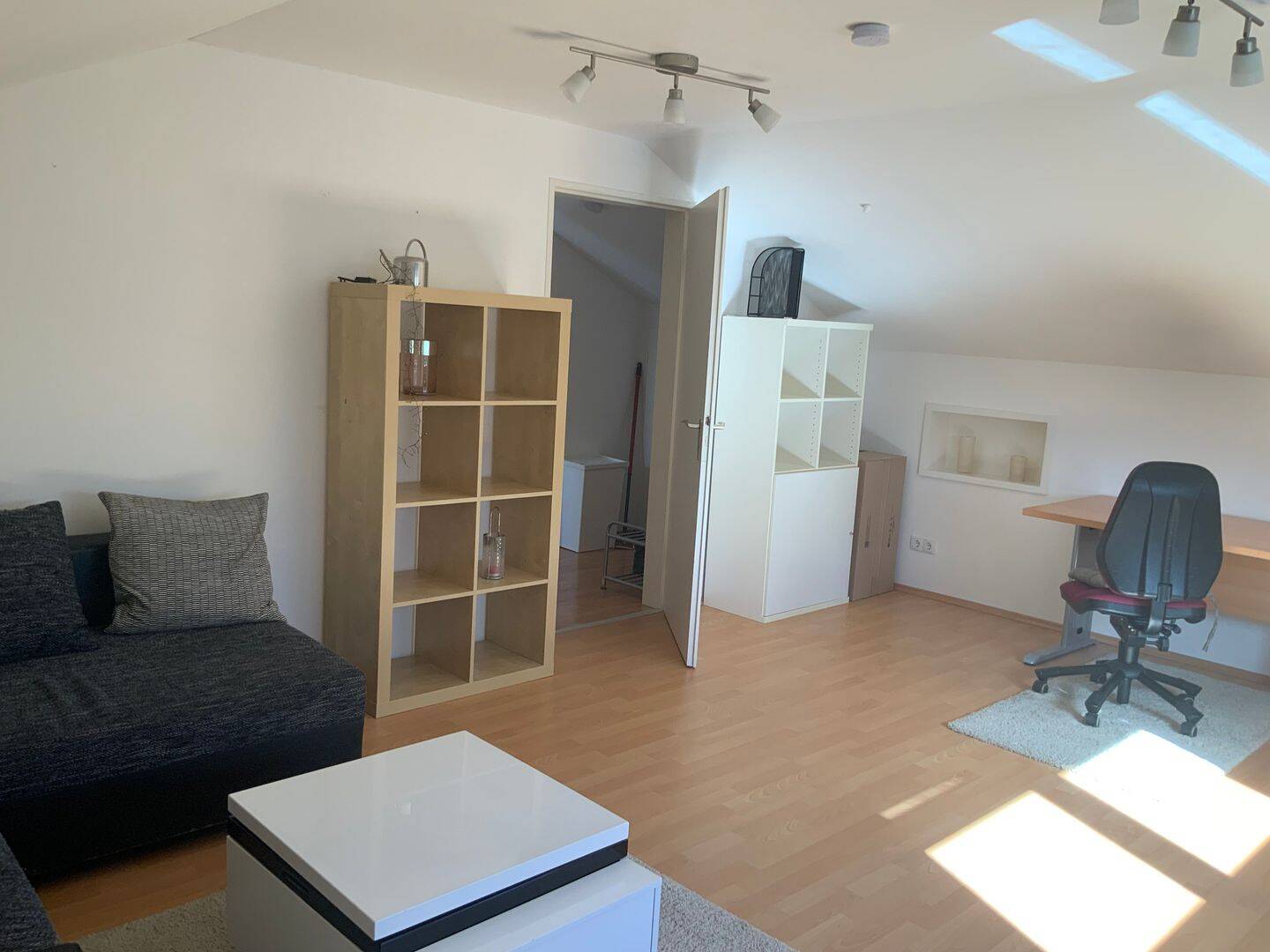 Exklusive 2-Zimmerwohnung an berufstätigen Single – Würzburg – Vorschaubild 2