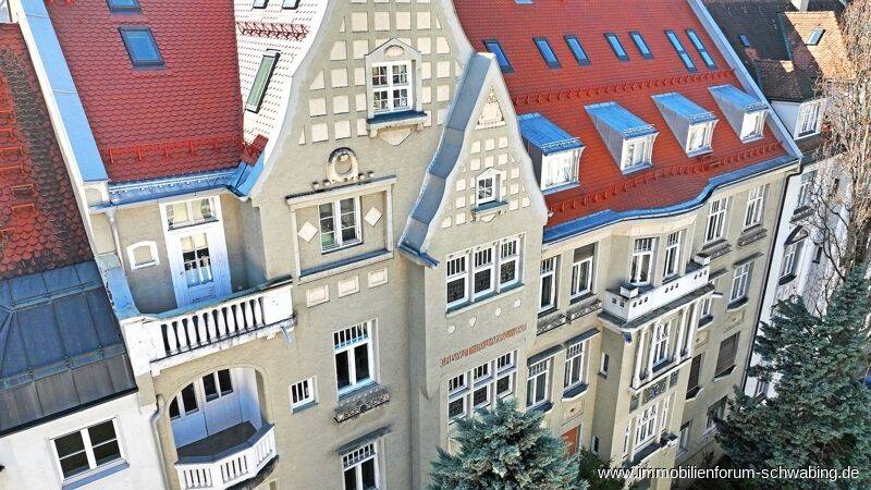 Kernsanierte 4 Zimmer Wohnung mit Loggia & Lift in prominenter Lage von Bogenhausen – München – Vorschaubild 2
