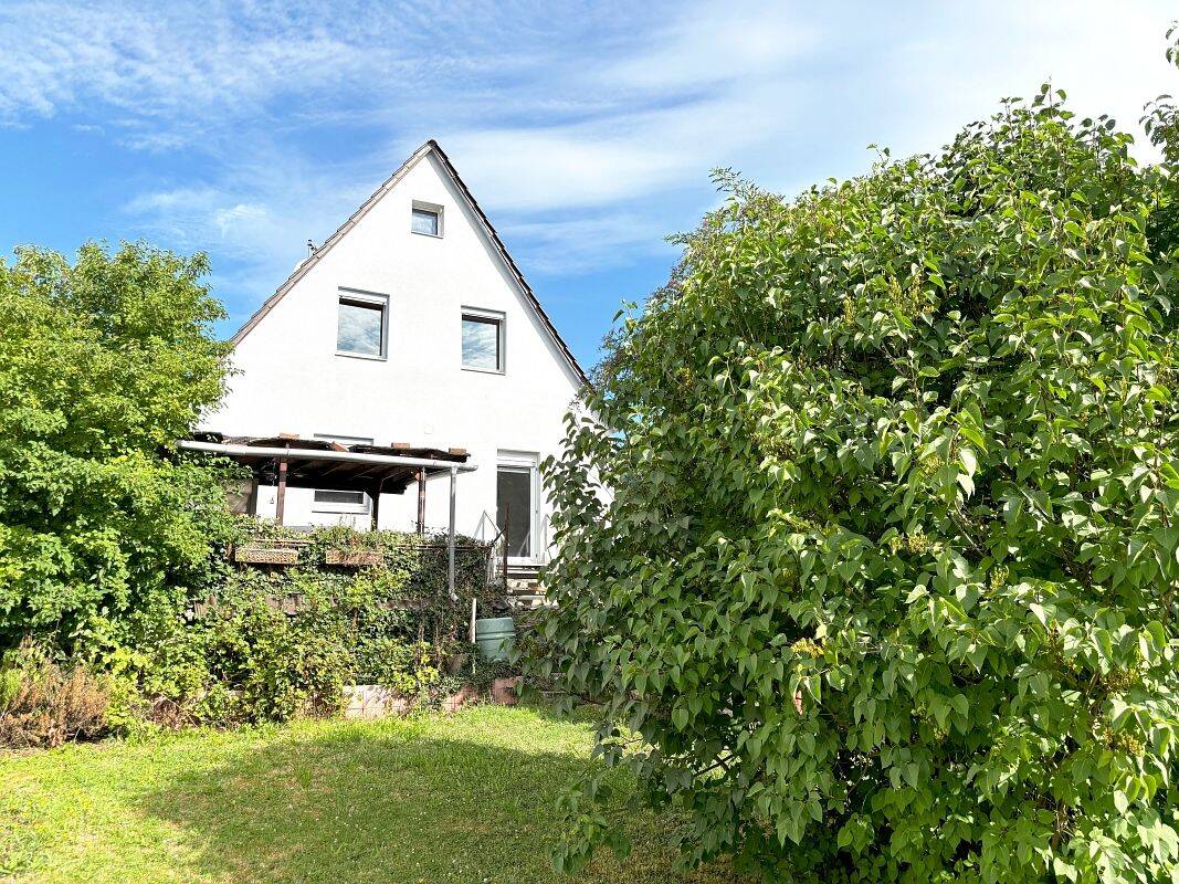 **RESERVIERT** Gemütliches Einfamilienhaus mit Option zur weiteren Bebauung, in angenehmer ruhiger Wohnlage von Groß-Bieberau – Groß-Bieberau – Bild 1 von 9