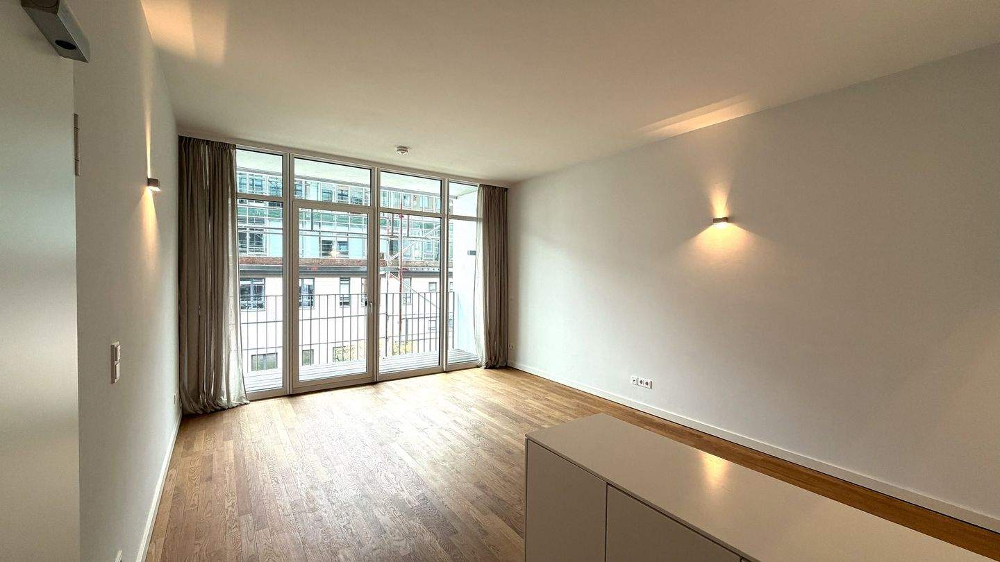 Stilvolle 2-Zimmer-Wohnung mit Loggia, Tiefgarage & Dachterrasse mit Blick auf Elbphilharmonie und Michel – Hamburg – Vorschaubild 3