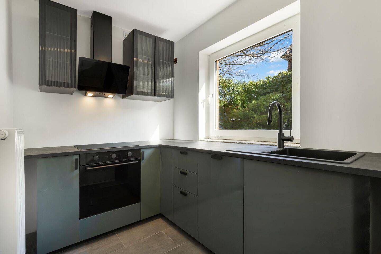 Kernsanierte 2-Zimmer-Gartenwohnung mit Südterrasse & TG-Stellplatz – Hamburg – Vorschaubild 3