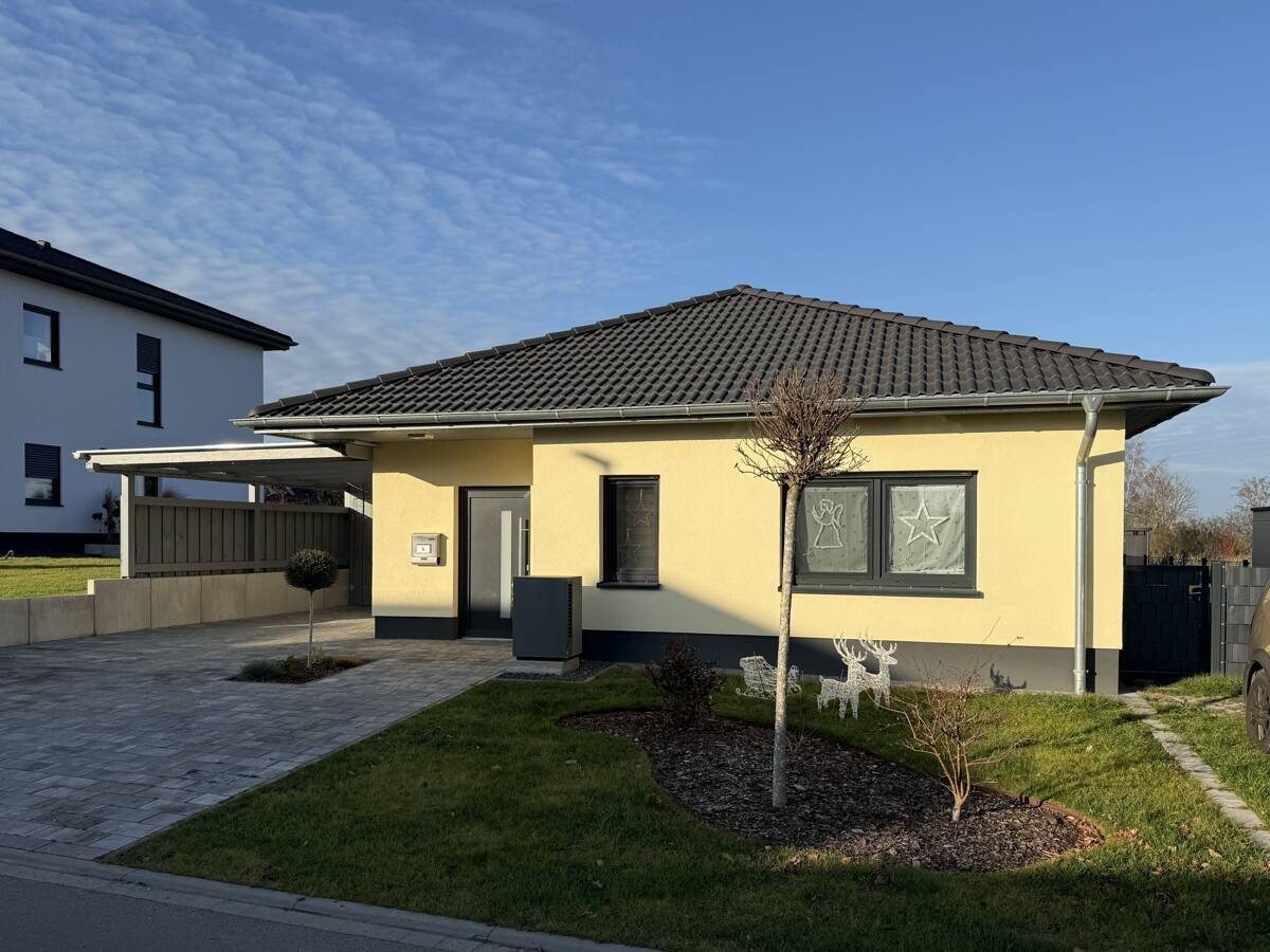 Nur noch wenige Grundstücke: Neubau-Bungalow im Baugebiet "Zur Tränke" in Top-Grünlage von Thalheim – Bitterfeld-Wolfen – Bild 1 von 9