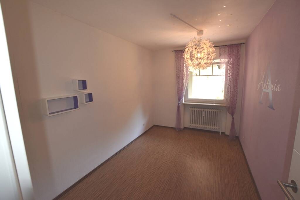 Geräumiges Zweifamilienhaus mit Garten und Garage in ruhiger Lage – Neuberg – Vorschaubild 6