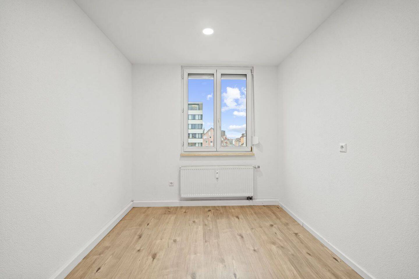 FRISCH RENOVIERTE 5-ZIMMER-WOHNUNG IN ZENTRALER LAGE – Friedrichshafen – Vorschaubild 7