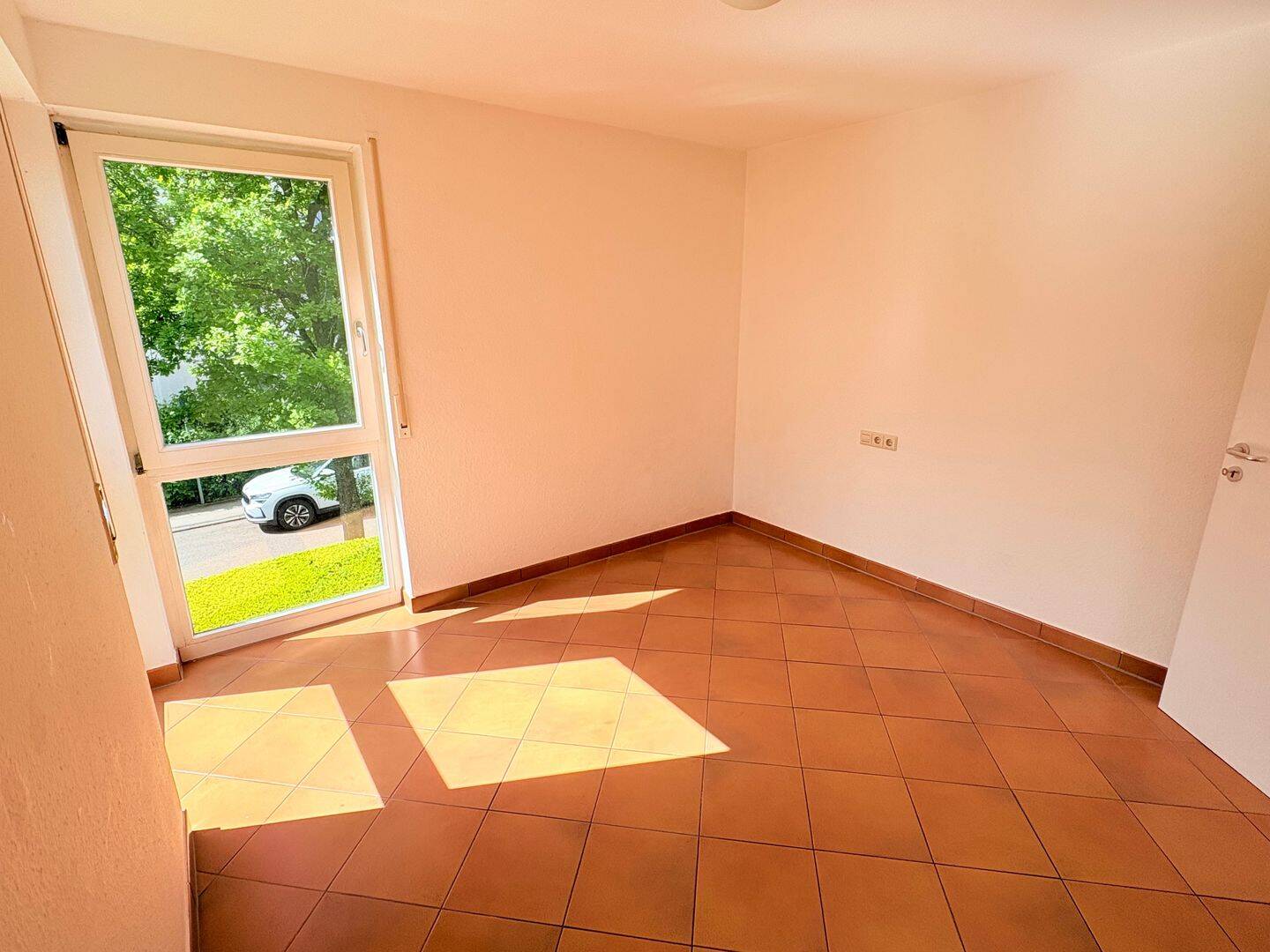 Helle 3‑Zimmer‑Wohnung mit Balkon, Einbauküche und Tiefgarage in Stuttgart‑Riedenberg – Stuttgart – Vorschaubild 9