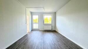 Perfekt für Sie: sofort bezugsfertige 4-Zimmerwohnung mit Balkon und Aufzug! – 1239 Dresden – Vorschaubild 4