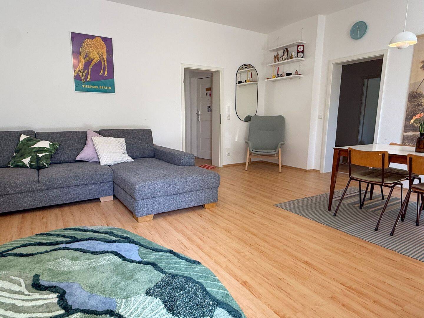 Charmante 3-Zimmer-Altbauwohnung mit zwei Balkonen und großem Gemeinschaftsgarten in Prenzlauer Berg – Berlin – Vorschaubild 2