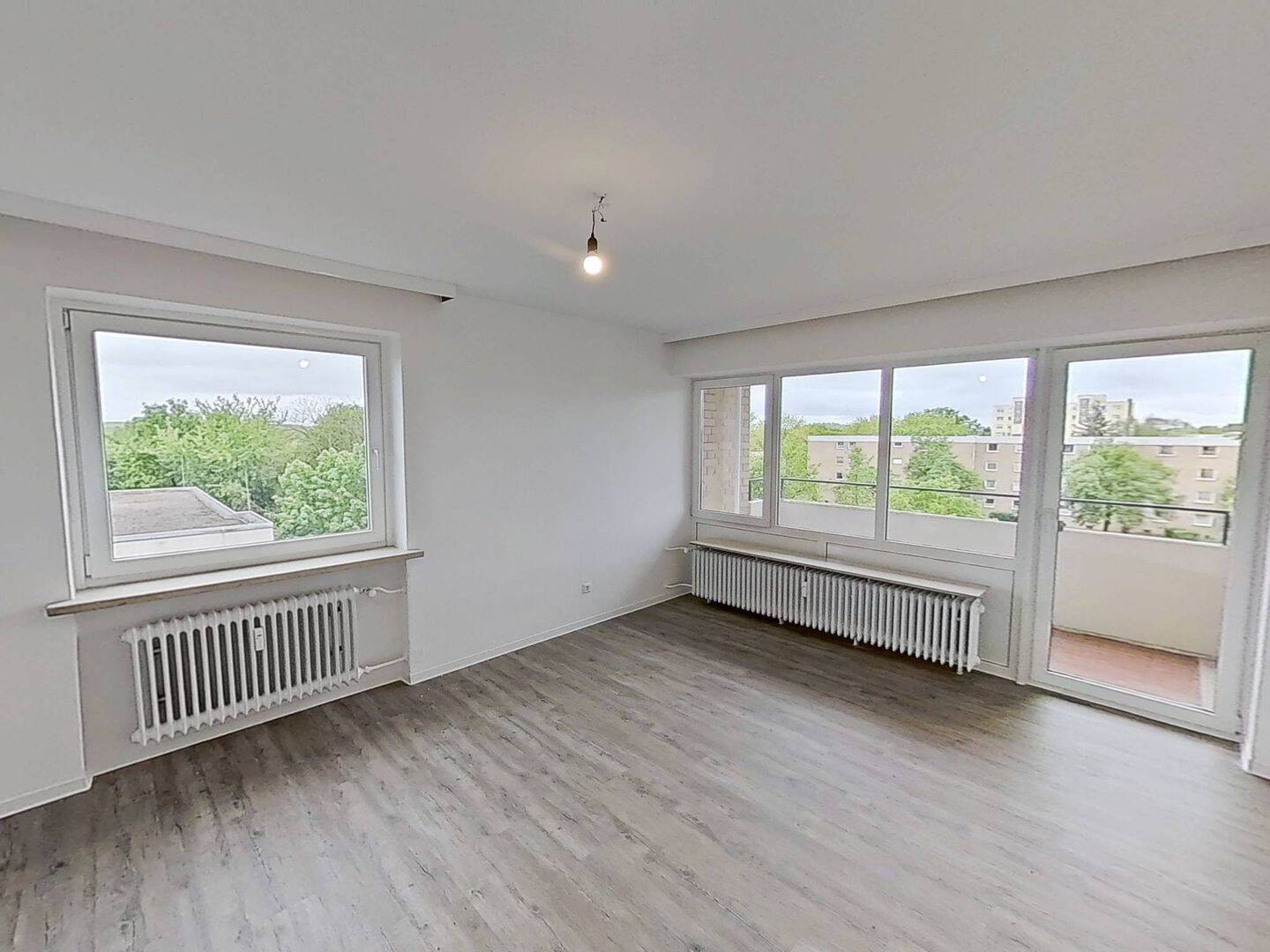 Schön geschnittene 2-Zimmer-Wohnung mit großem BALKON