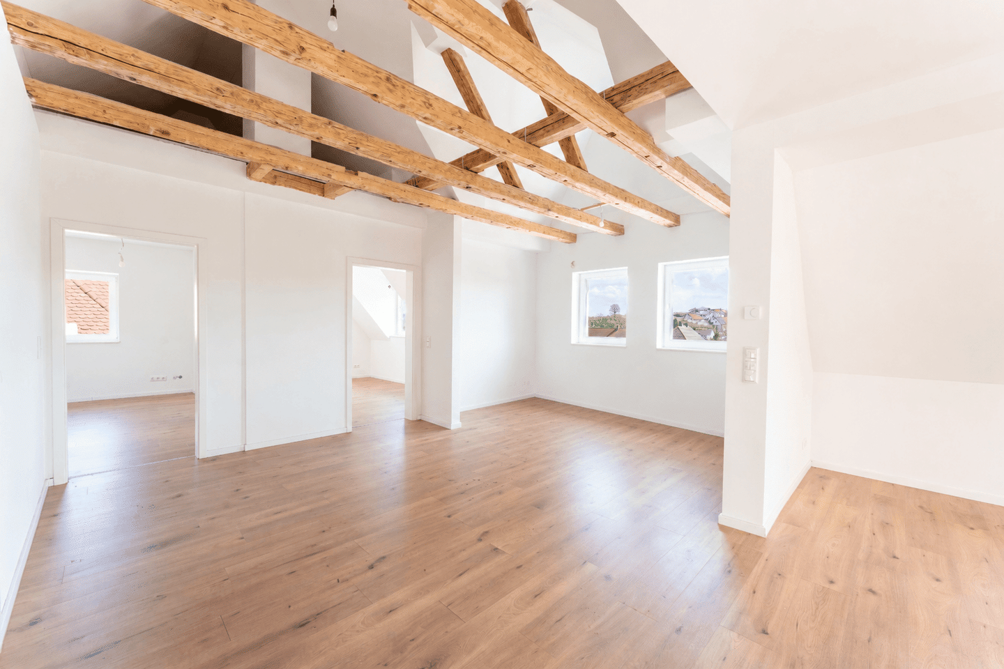 Toll sanierte, bezugsfreie 3,5-Zimmer-Wohnung mit Dachterrasse in Wilhermsdorf