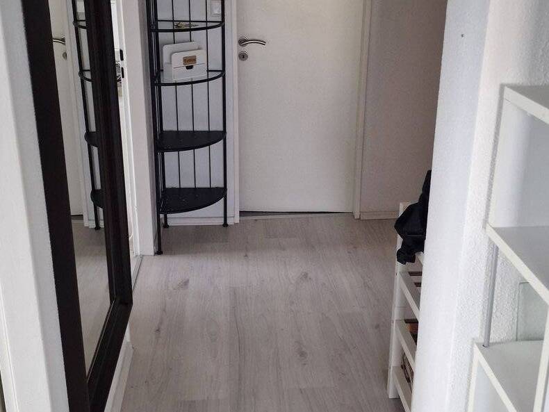 Teil-möblierte ​2-Zimmer-Wohnung mit Balkon und schöner Aussicht – Erlangen – Vorschaubild 5