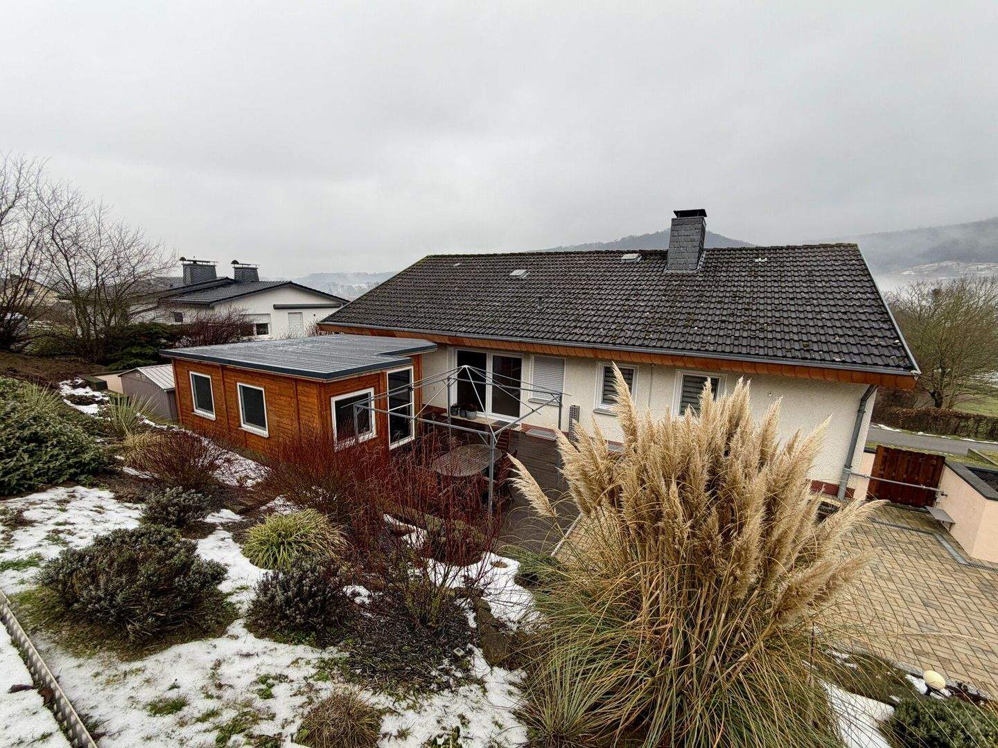 Einzugsbereit und gepflegt: Modernisiertes EFH in Eberschütz! KEINE KÄUFERPROVISION – Trendelburg – Bild 1 von 9