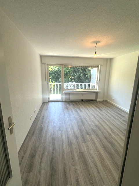 Renovierte 2-Zimmer-EG-Wohnung mit Balkon!