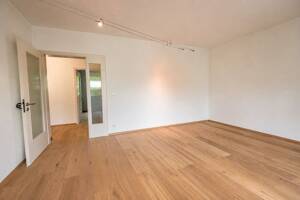 Moderne 3-Zimmerwohnung mit Südwestbalkon und Blick in den begrünten Garten – 22529 Hamburg – Vorschaubild 4