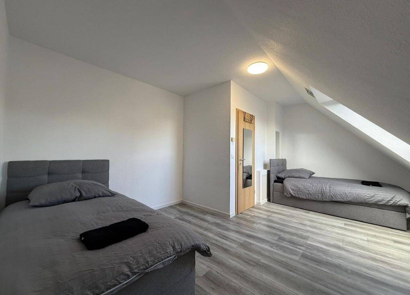 Möbiliertes Haus Ferienhaus mit Fußbodenheizung – Wiesbaden – Vorschaubild 7