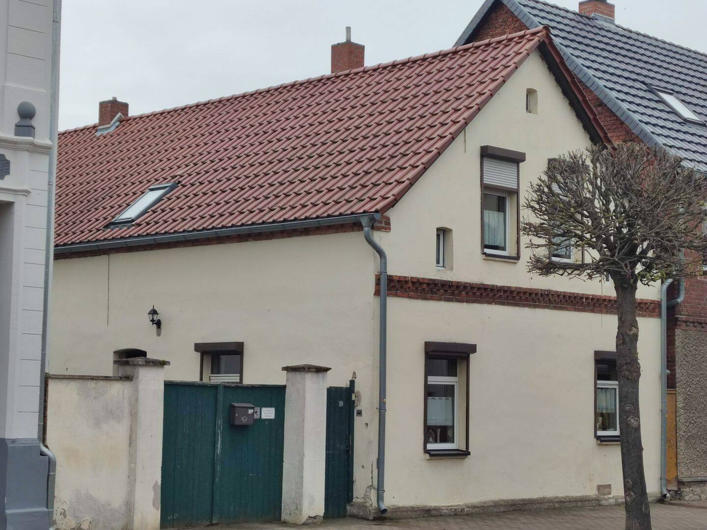 Gepflegtes Ein- bis Zweifamilienhaus in ruhiger Seitenstraße – Tangerhütte – Bild 1 von 9