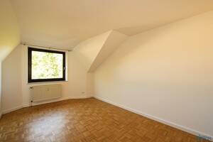 Charmante 2-Zi.-Dachgeschosswohnung mit Balkon und Tiefgaragenstellplatz – 22761 Hamburg – Vorschaubild 6