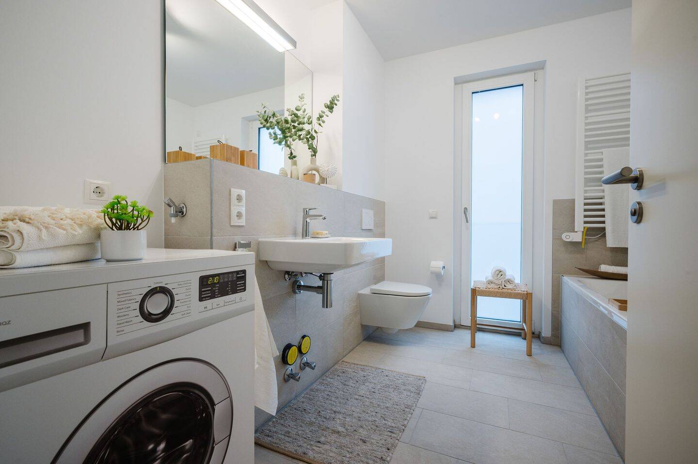 GROSSZÜGIGE 4-ZIMMER-WOHNUNG MIT SÜDLOGGIA UND BLICK IN DIE GRÜNE QUARTIERSMITTE – Edingen-Neckarhausen – Vorschaubild 7