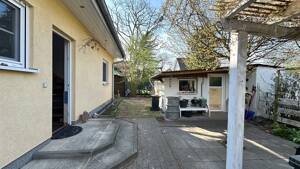 Sonniges Einfamilienhaus mit Pool in zweiter Reihe! – 12524 Berlin – Vorschaubild 5