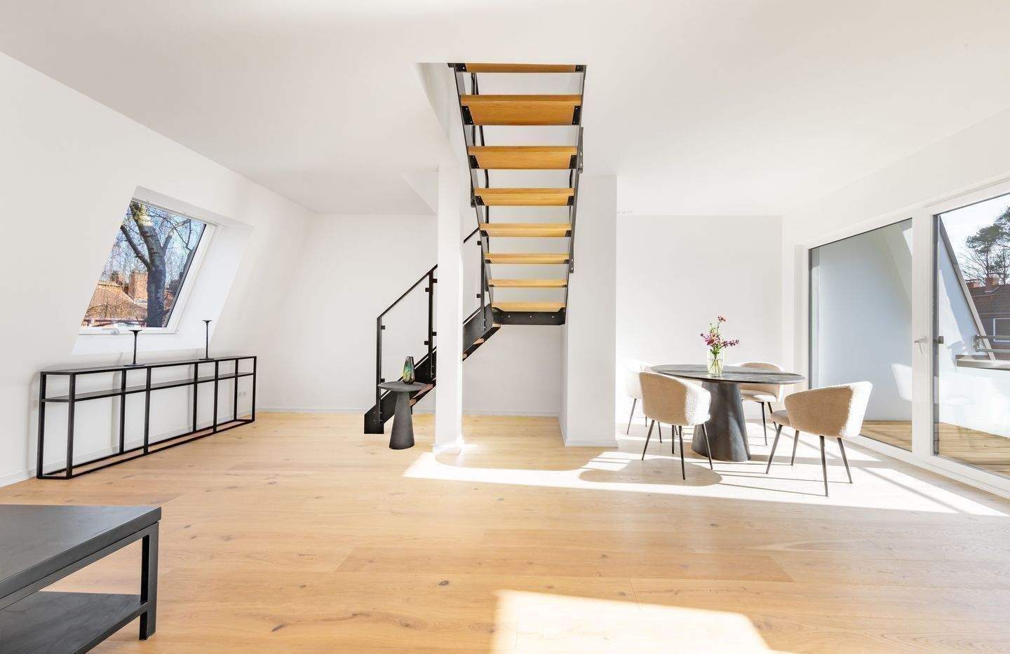 Courtagefreie Dachgeschoss-Maisonettewohnung in Winterhude – Hamburg – Vorschaubild 3