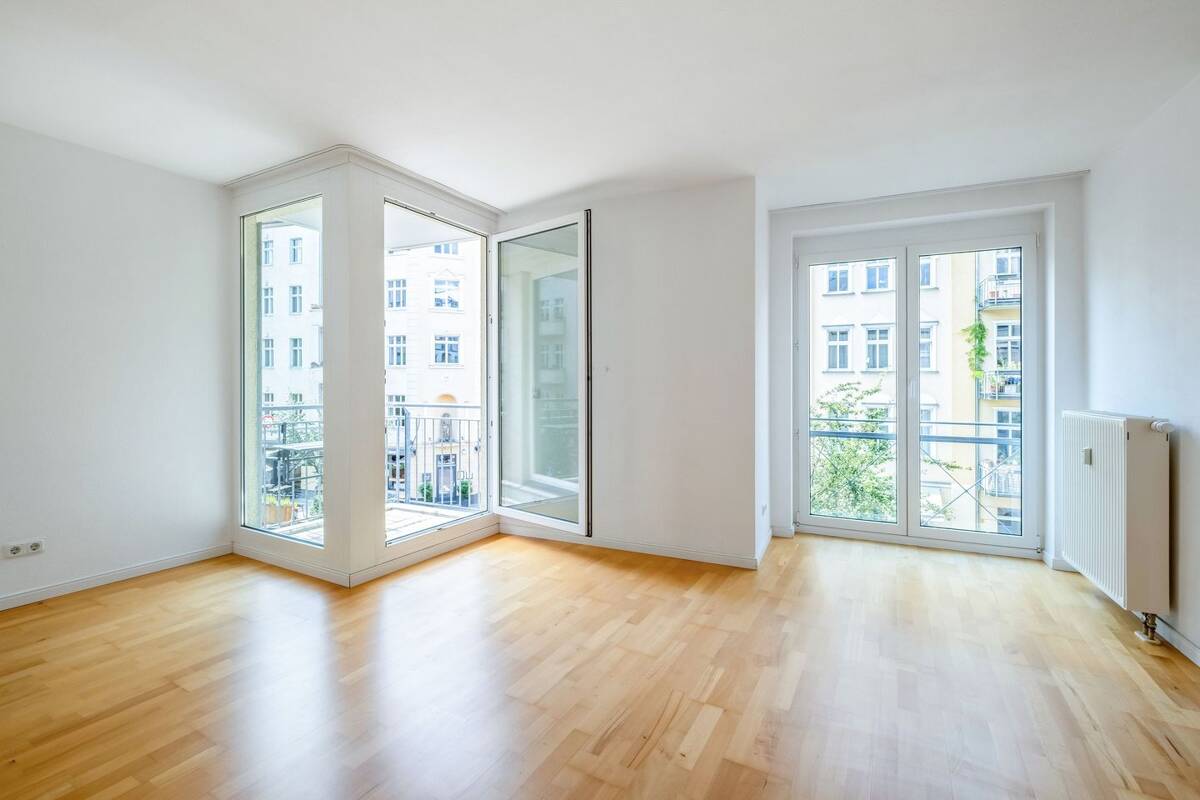 Lichtdurchflutete 2-Zimmer-Wohnung mit TG-Stellplatz im beliebten Dichterviertel – 10115 Berlin – Bild 1 von 9