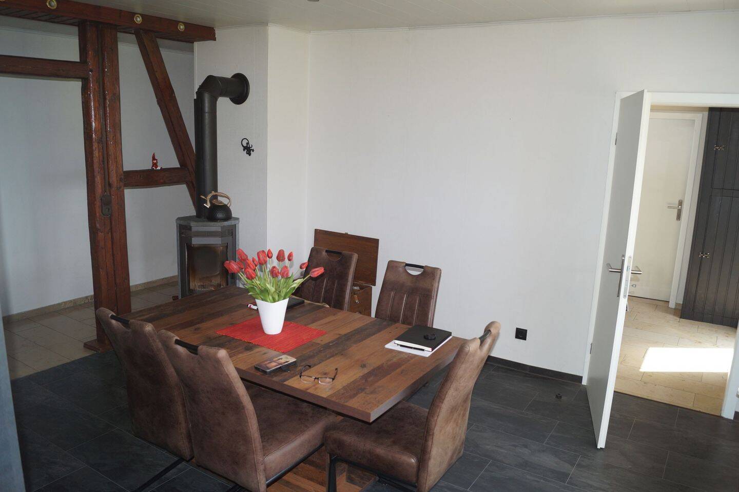 Charmantes Mehrfamilienhaus mit Garagen und großem Garten in Waldeck am Edersee – Waldeck – Vorschaubild 3