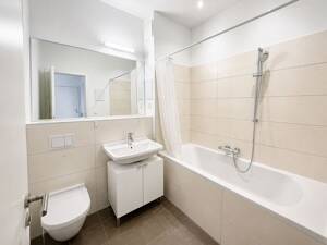 Bezugsfrei in Berlin-Kladow: 3-Zimmer-Dachgeschosswohnung mit Dachterrasse, Sauna und Fitnessbereich – 14089 Berlin – Vorschaubild 9
