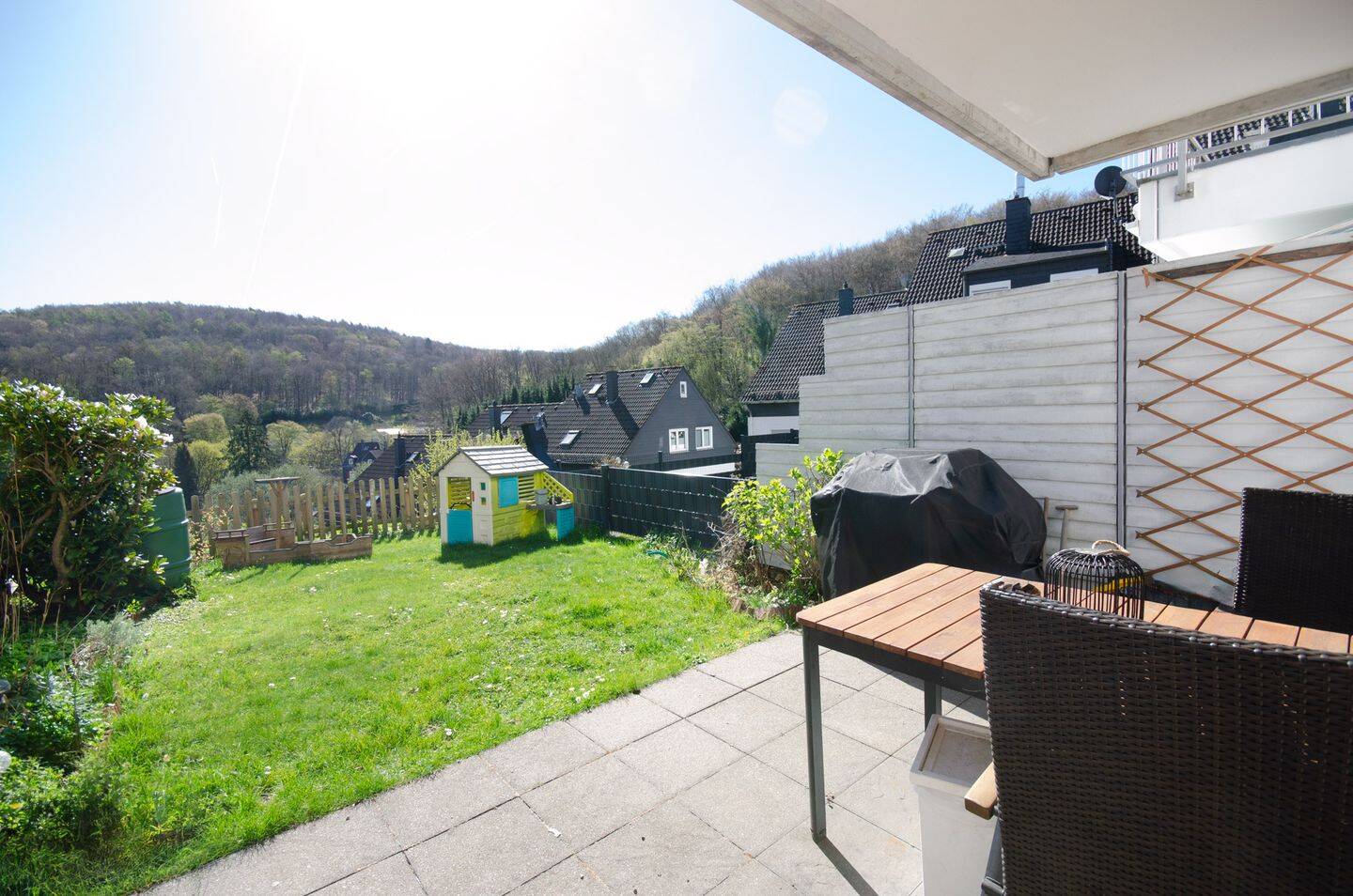 Ruhig wohnen, zentral leben: Reihenmittelhaus mit Südgarten und Weitblick ins Grüne! – Remscheid – Vorschaubild 3
