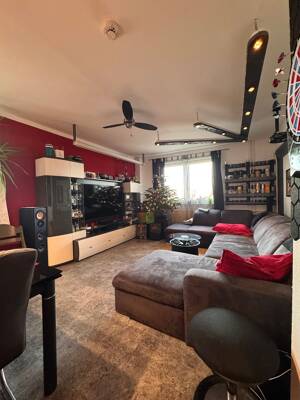 Großzügige 4 Zimmer Wohnung mit Wintergarten, Balkon und hochwertiger Einbauküche – 12627 Berlin – Vorschaubild 5