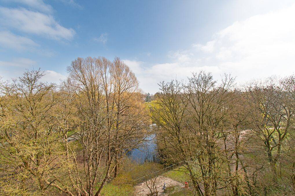 Komfortables Penthouse in ruhiger Lage mit Aufzug und Tiefgaragenplatz – Hamburg – Vorschaubild 6