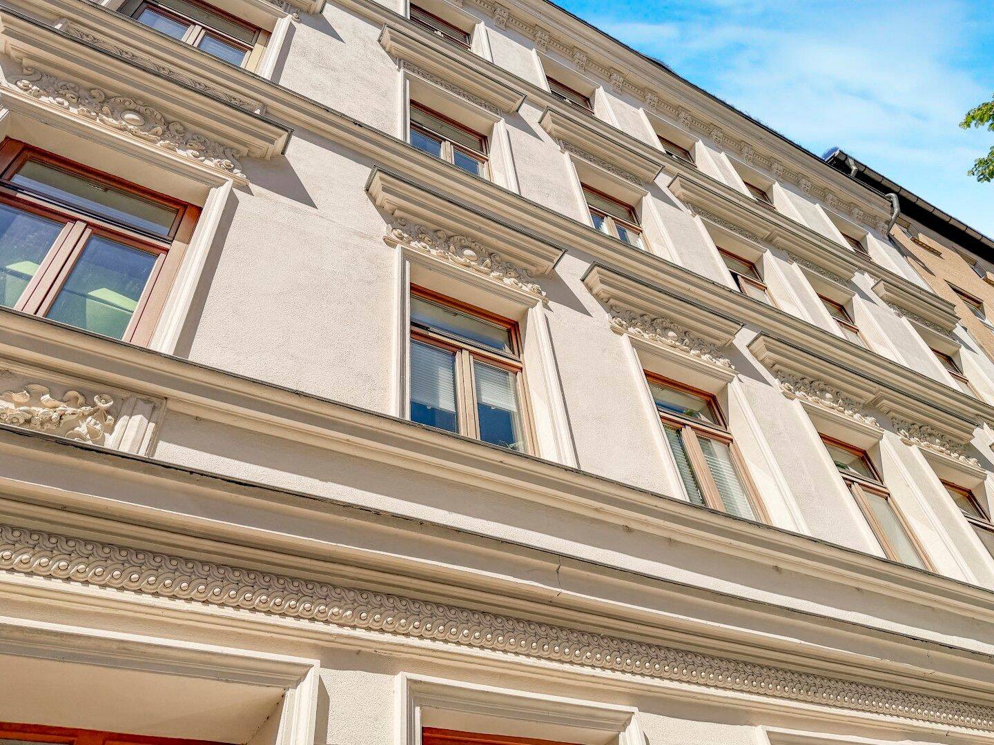 Stilvolle und mietfreie 3-Zimmer-Wohnung im Gründerzeithaus mit Balkon zum begrünten Innenhof – Leipzig – Vorschaubild 4
