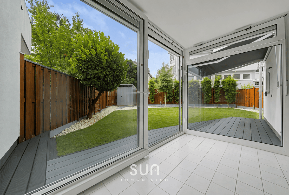 ERDGESCHOSSWOHNUNG MIT 70 M² PRIVATGARTEN & WINTERGARTEN - Einmalige 2,5-Zimmer mit Stellplatz – 65195 Wiesbaden – Bild 1 von 9