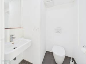 Familienglück im Zentrum - Modernes Stadthaus mit 6 Zi., Terrasse & Dachbalkon | Reutlingen – 72764 Reutlingen – Vorschaubild 4