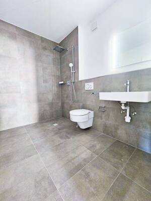 Erstbezug mit Weitblick: 3-Zimmer-Penthouse mit zwei Dachterrassen und Tiefgaragenstellplatz – 65931 Frankfurt am Main – Vorschaubild 4