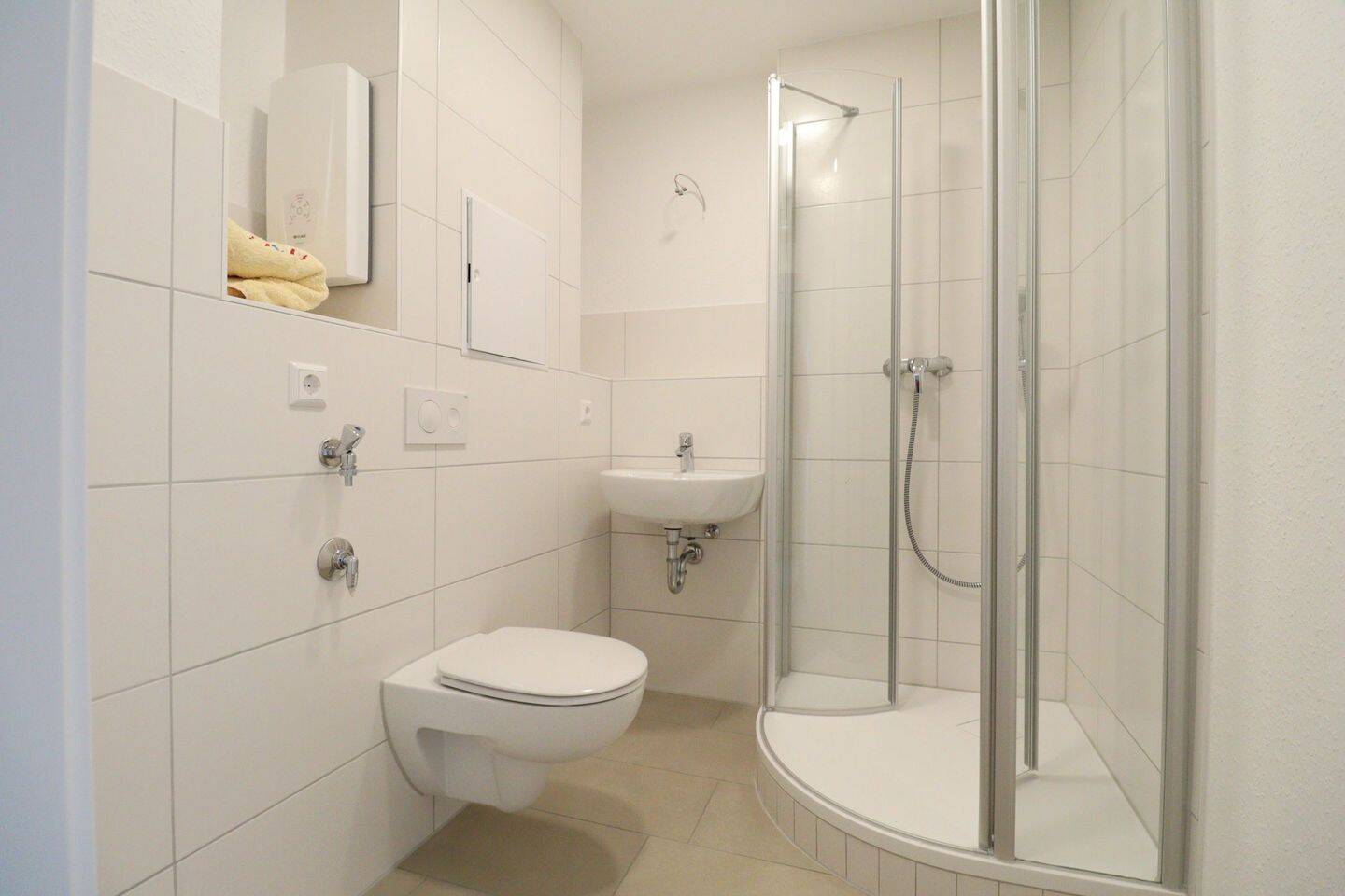 3-Raumwohnung mit Dusche, Balkon und Aufzug – Chemnitz – Vorschaubild 6