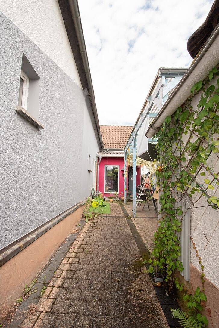 Haus in zweiter Baureihe mit kleinem Garten, Carport und Garage – Schifferstadt – Vorschaubild 2