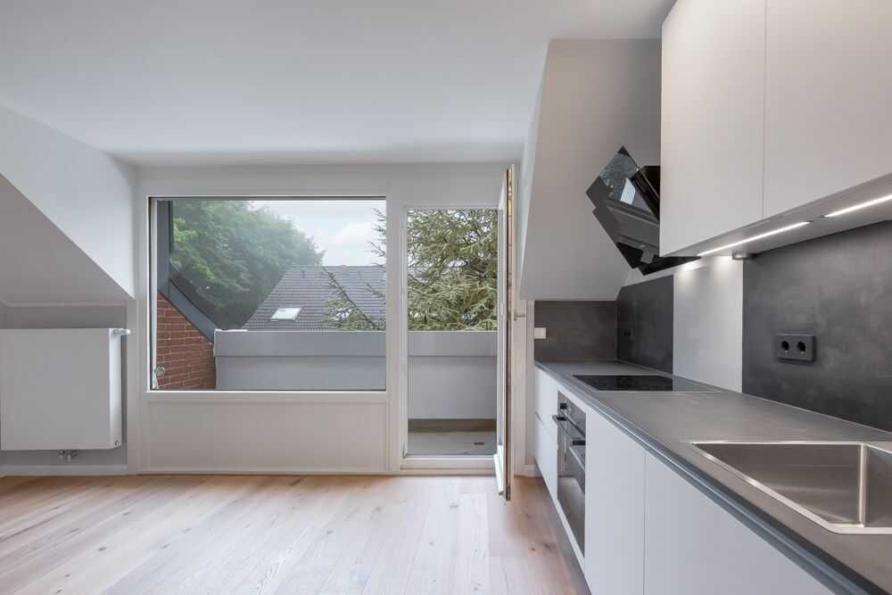 Dachgeschoss, 2 Zimmer, offene Wohnküche in Hummelsbüttel – Hamburg – Vorschaubild 3