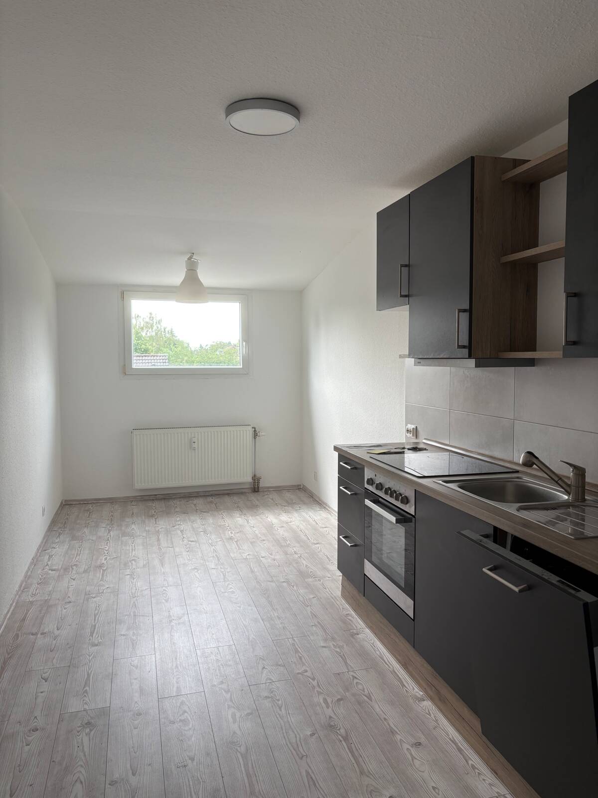 Helle 3-Zimmer Dachgeschosswohnung zentral in Krefeld-Bockum – 47800 Krefeld – Bild 1 von 9