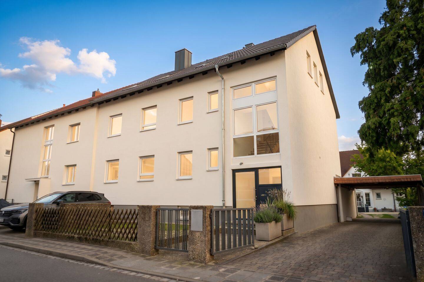 Drei Wohnungen, ein Investment - Modernisiertes MFH in Nürnberg-Großgründlach mit sofortigem Mietpotenzial