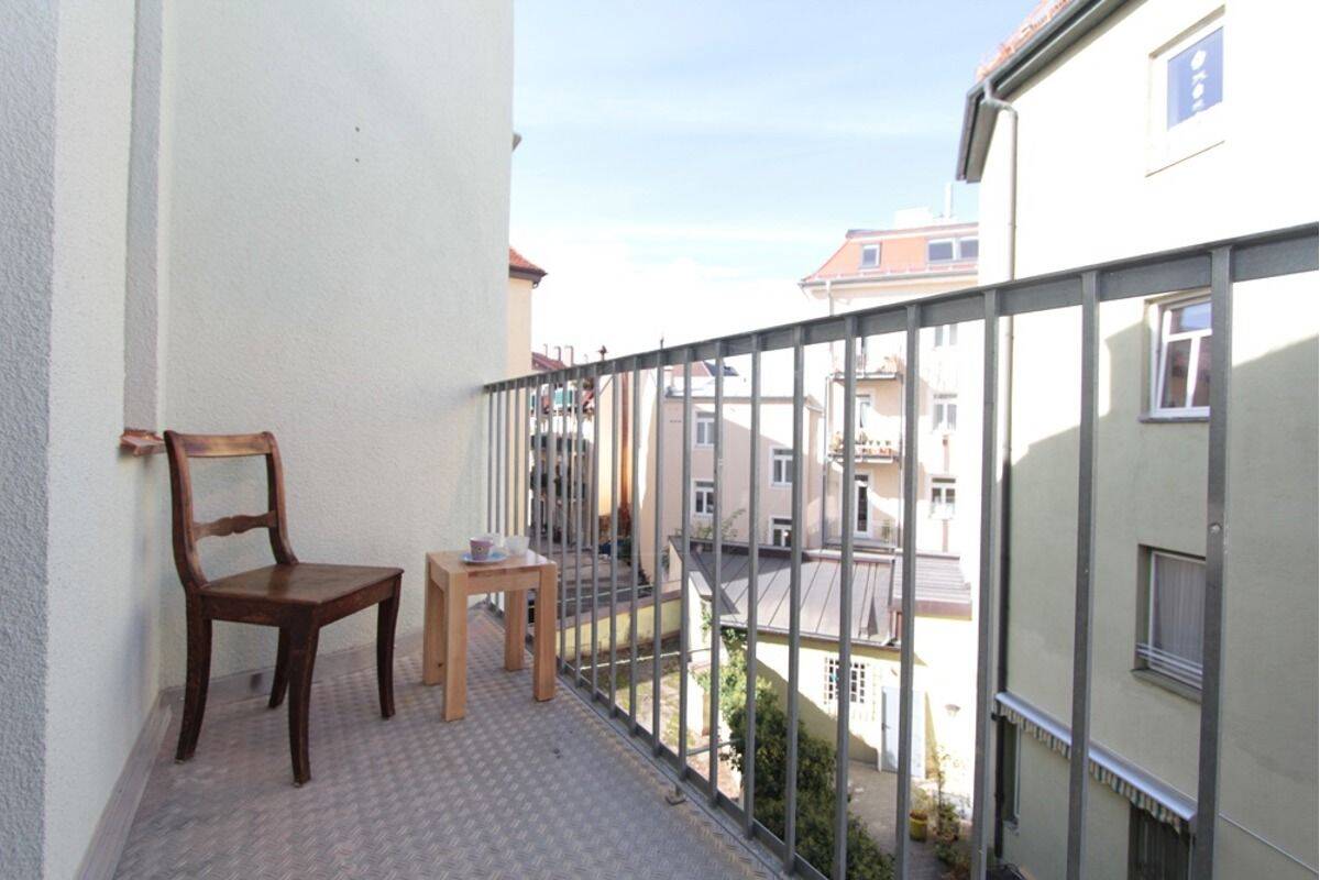 Befristet bis 31.08.27! Top 2 Zi.-Altbauwohnung mit Balkon in ruhiger Lage – München – Vorschaubild 3