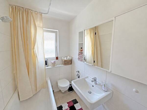 Etagenwohnung in 50999 Köln / Weiß mit 61 m² kaufen