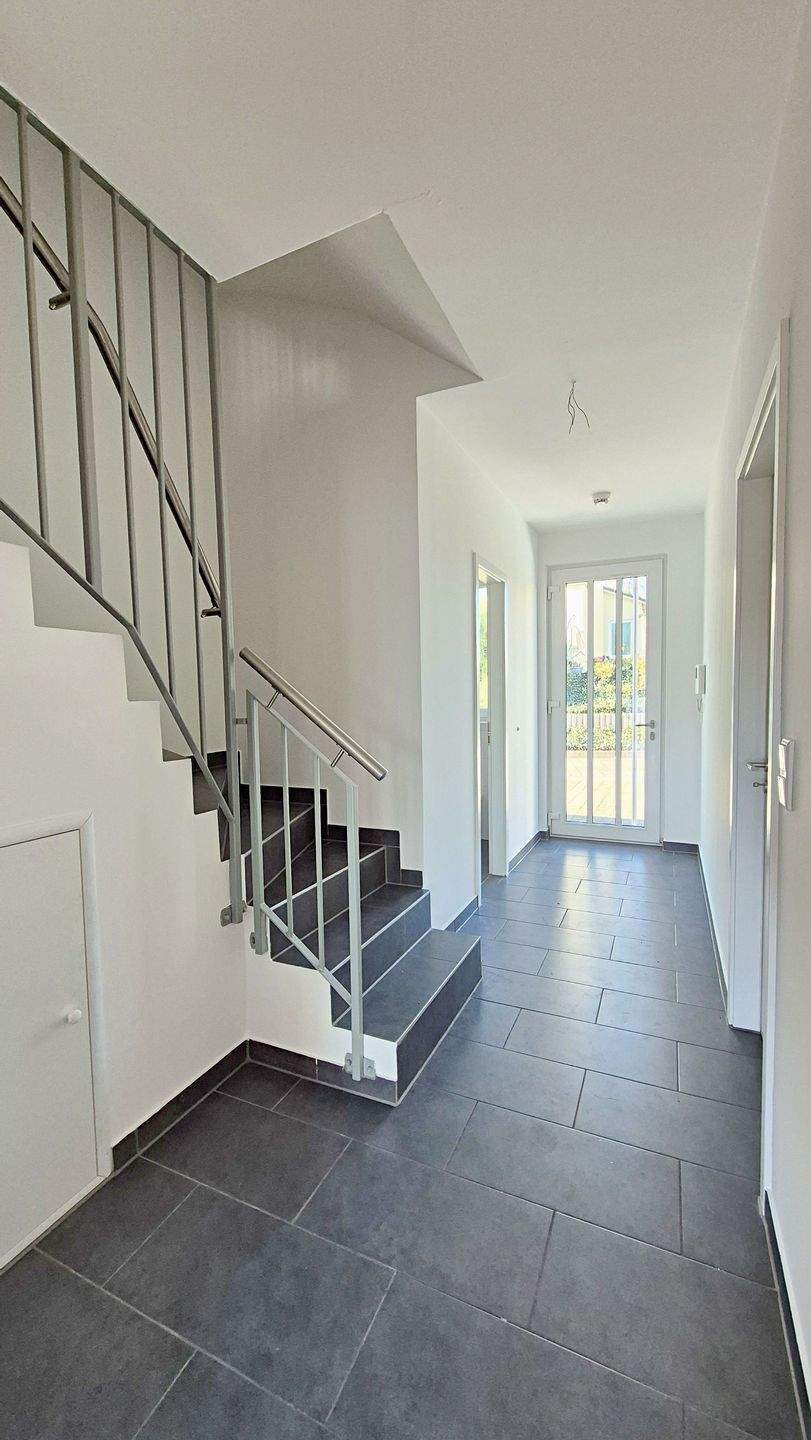 1. Reihe am Wasser, Reihenhaus mit Terrasse und 2 Balkone – Berlin – Vorschaubild 3