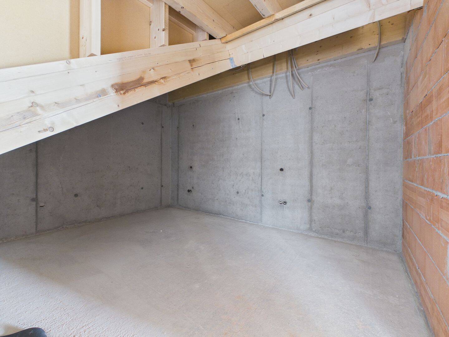 2-ZKB-Dachgeschosswohnung mit Aufzug und Südost-Balkon! Ruhige Lage! Wallbox vorbereitet! – Ingolstadt – Vorschaubild 8
