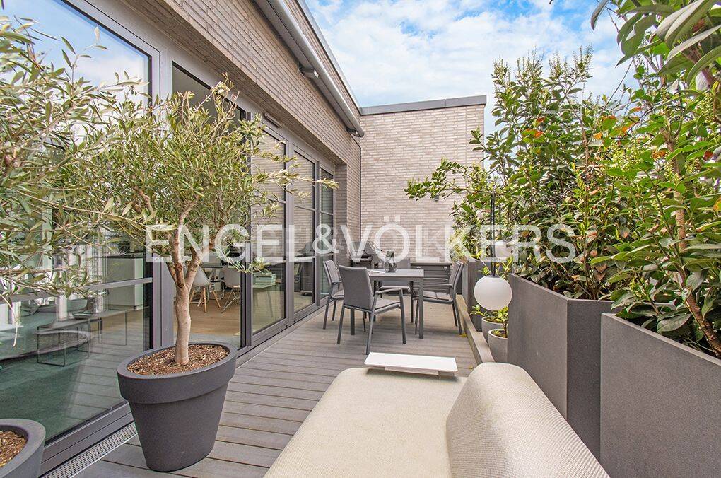 Zwischen Himmel und Wasser: Endetage mit 2 Dachterrassen am Uhlenhorster Kanal – Hamburg – Vorschaubild 3
