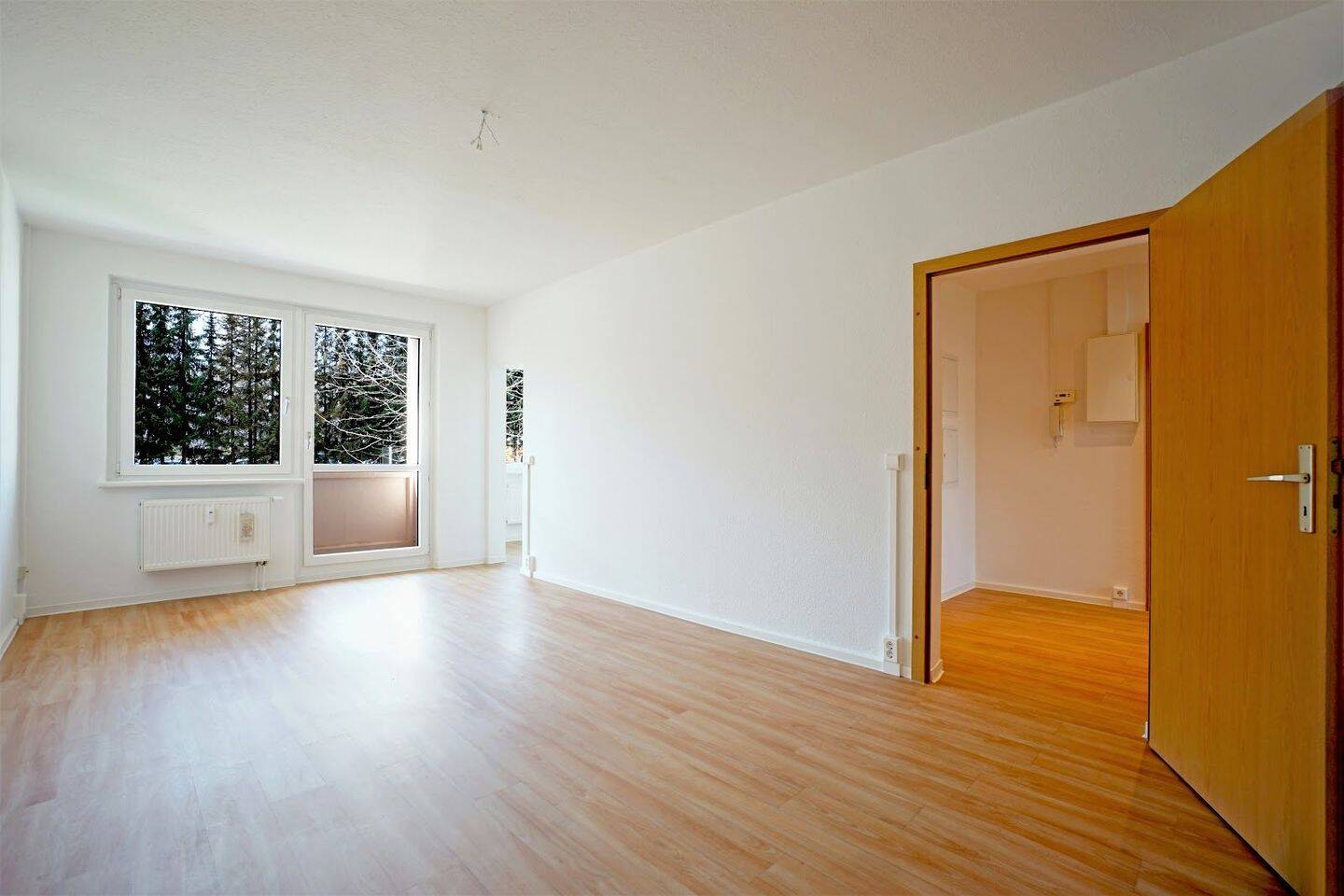 Komfortabel wohnen: Modernes Duschbad, Balkon und Stellplatz - sofort verfügbar!! – Freiberg – Vorschaubild 2