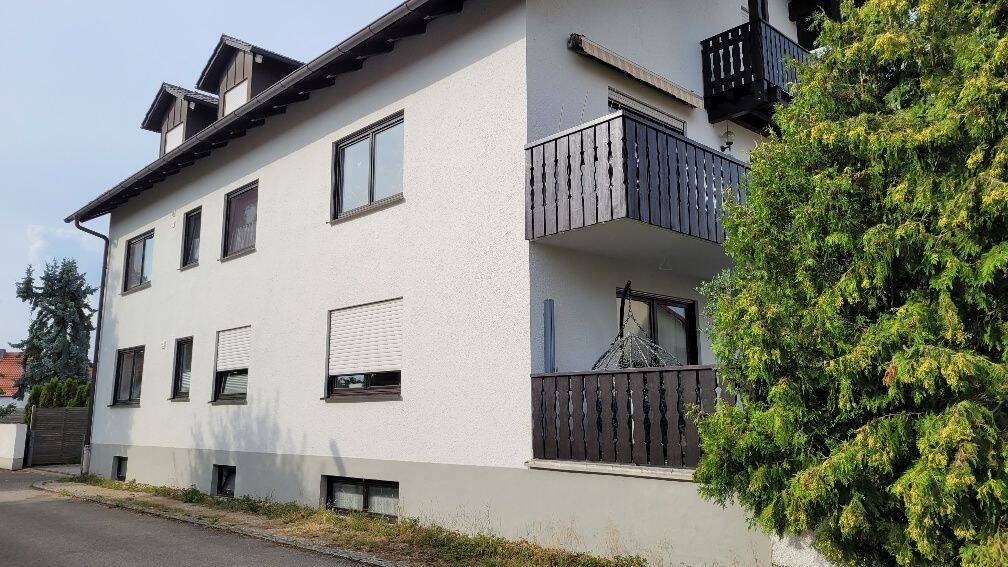 Großzügige, ruhige 3 Zimmer Wohnung im 1. OG, 123 qm, mit Balkon und Gartenanteil in Gerolfing zu vermieten