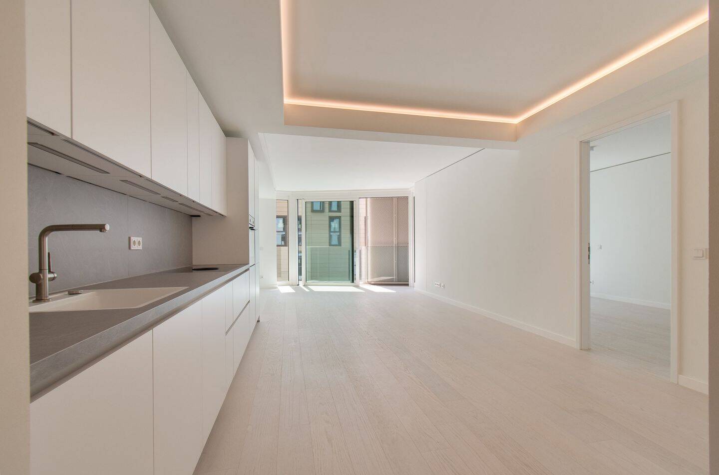 Elegantes 2-Zimmer Apartment mitten im Stadtleben – Hamburg – Vorschaubild 3