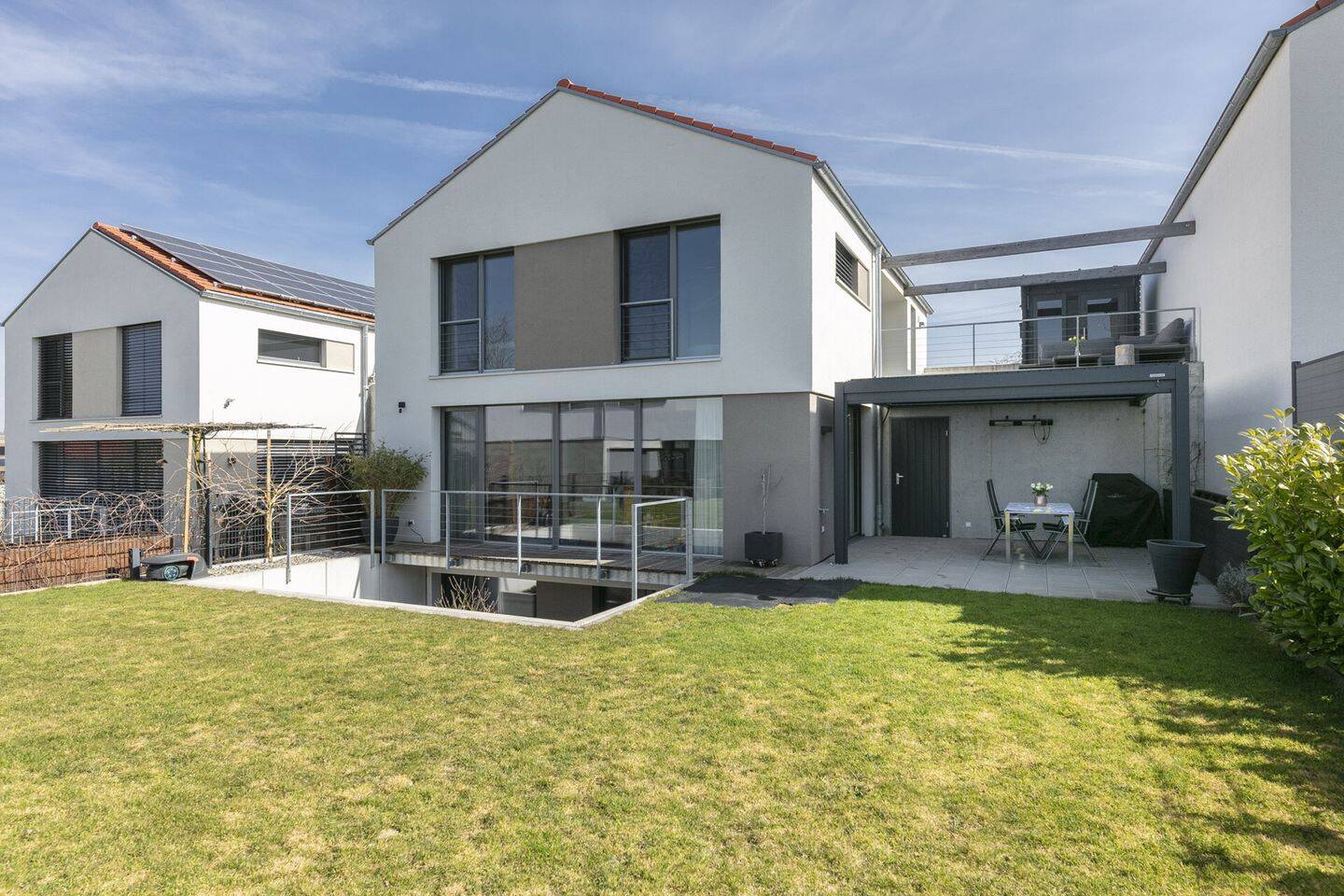 Design, Komfort und Exklusivität vereint Hochwertiges EFH mit architektonischem Anspruch – Oberdischingen – Bild 1 von 9